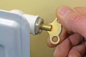Radiatoren ontluchten om uw huis sneller te verwarmen.