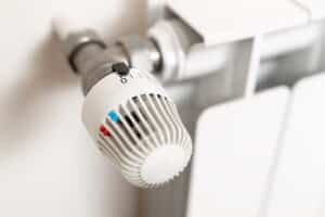 Het uitschakelen van radiatoren in ongebruikte kamers verhoogt het energieverbruik.